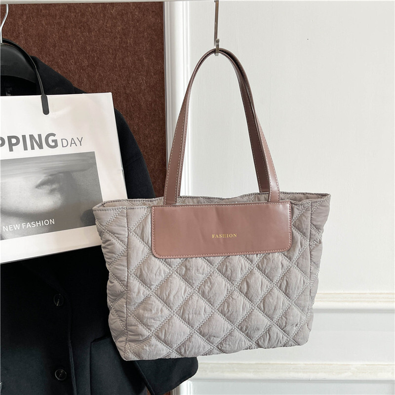 New Style Free Delivery Designer Bag Autumn And Winter Large Capacity Class Commuting High End Tote Women's New Down Texture Niche Versatile Sing
