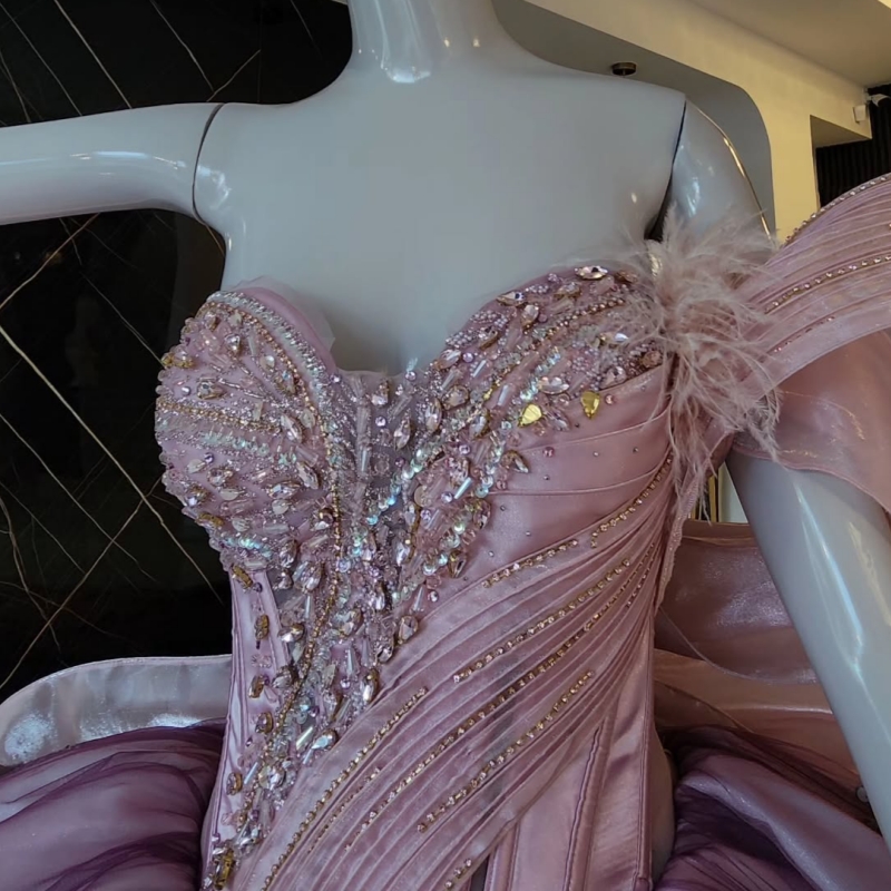 Light Purple Quinceanera Dresses Off Shoulder Ball Gown Sweet 16 Dress Applique Lace Bow Beading Crystal Tull Birthday Party Vestidos 15 Anos