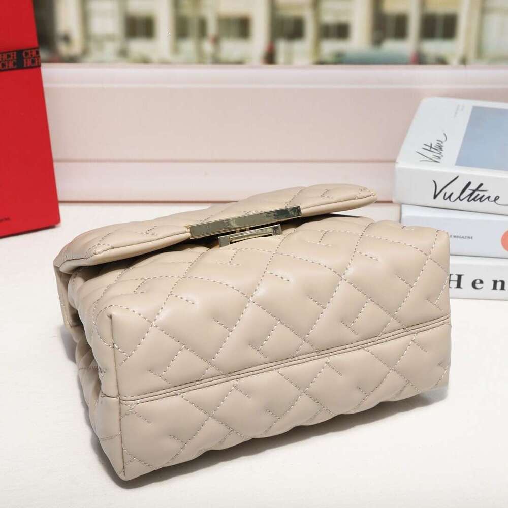 CHHC premium shoulder with real texture, fashionable and trendy handbag, versatile crossbody bag for daily commuting