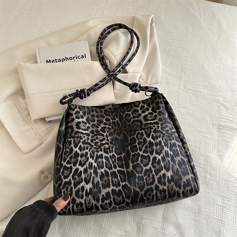 Free Delivery Designer Bag Large Capacity Large 2025 Winter New Stylish Korean Version Textured Shoulder Class Commuting Tote Bag For Women