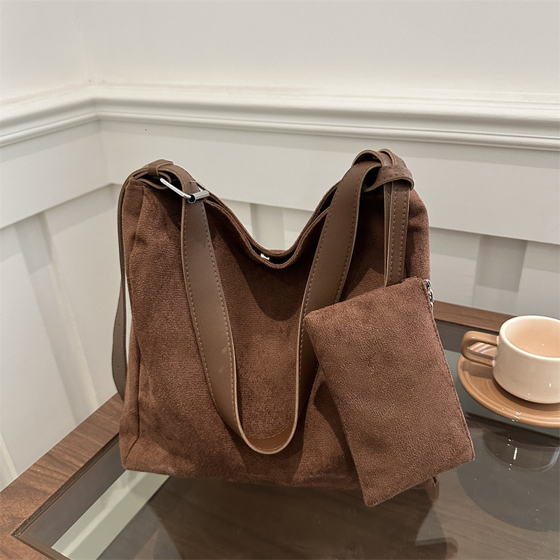 Style Free Delivery Designer Bag Korean 2025 Winter New Large Capacity Commuter Single Shoulder Bucket Simple Mother And Child Fashion Tote Bag