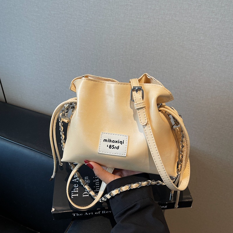 Korean Fashion Handheld Bucket Women's 2025 Summer New Light Luxury Western Style Shoulder Casual Crossbody Bag