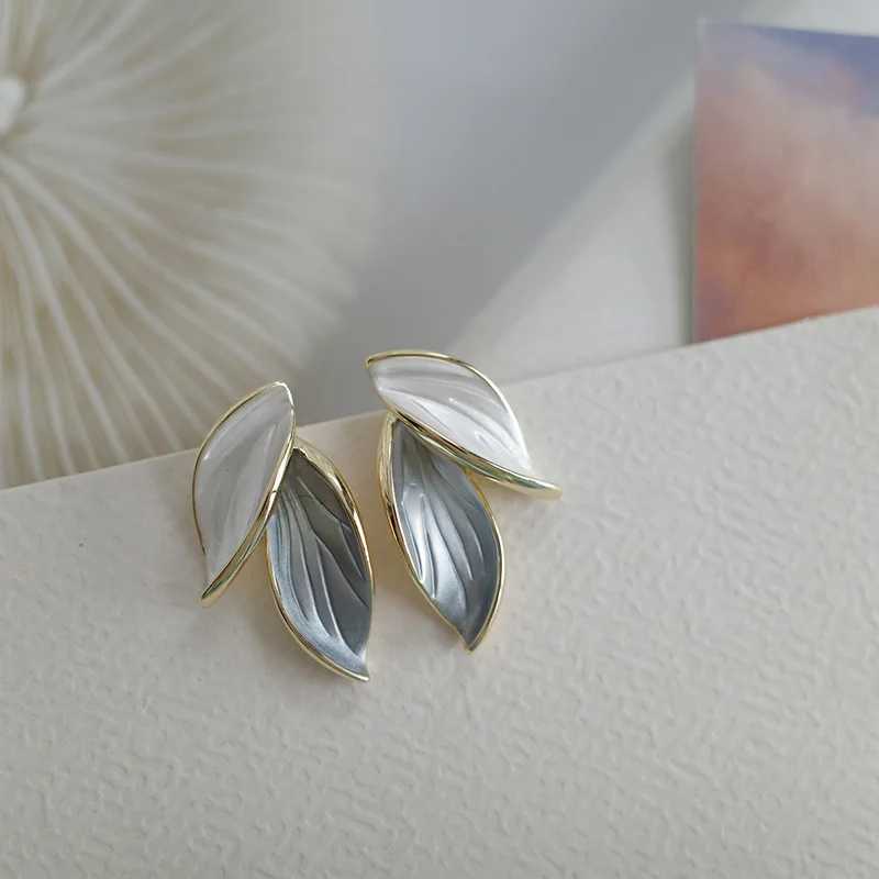 Sweet Leaf Stud Earrings For Women Fresh Blue And White Plant Ear Stud Exquisite Metal Style Earrings Elegant Jewelry Gift Y250510