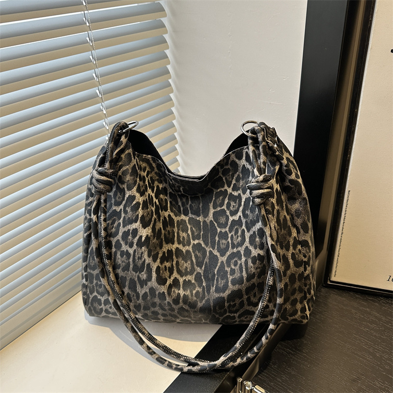 Free Delivery Designer Bag Large Capacity Large 2025 Winter New Stylish Korean Version Textured Shoulder Class Commuting Tote Bag For Women