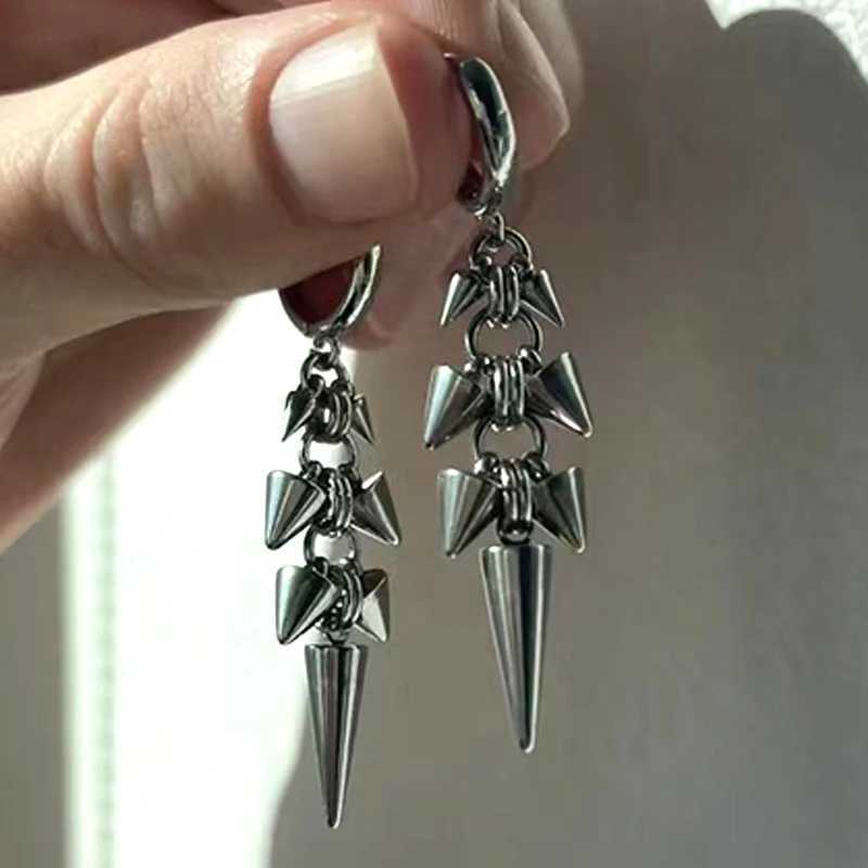 Gothic Stainless Steel Rivet Earrings Men Women Cool Accessories Aesthetic Korean Earrings Jewelry Punk Hip Hop Earrings Y250510