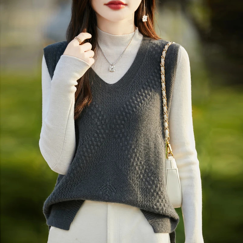 2024 Autumn And Winter Vneck Vest Womens Hollow Sexy Loose Knit Sweater Fashionable Versatile Tshirt NJR459 250506