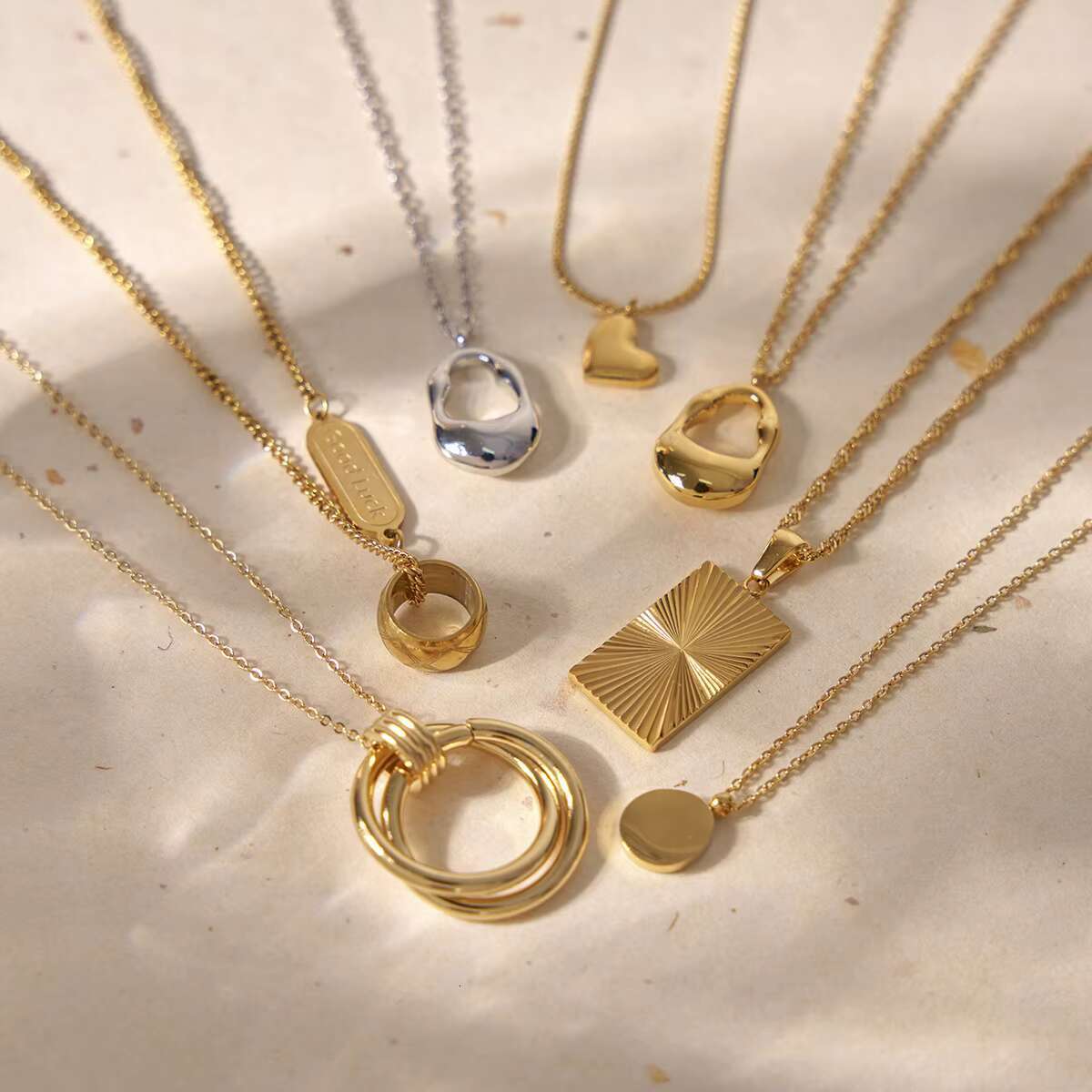 Hot selling jewelry, gold-plated pendant necklace, fashionable matte jewelry necklace