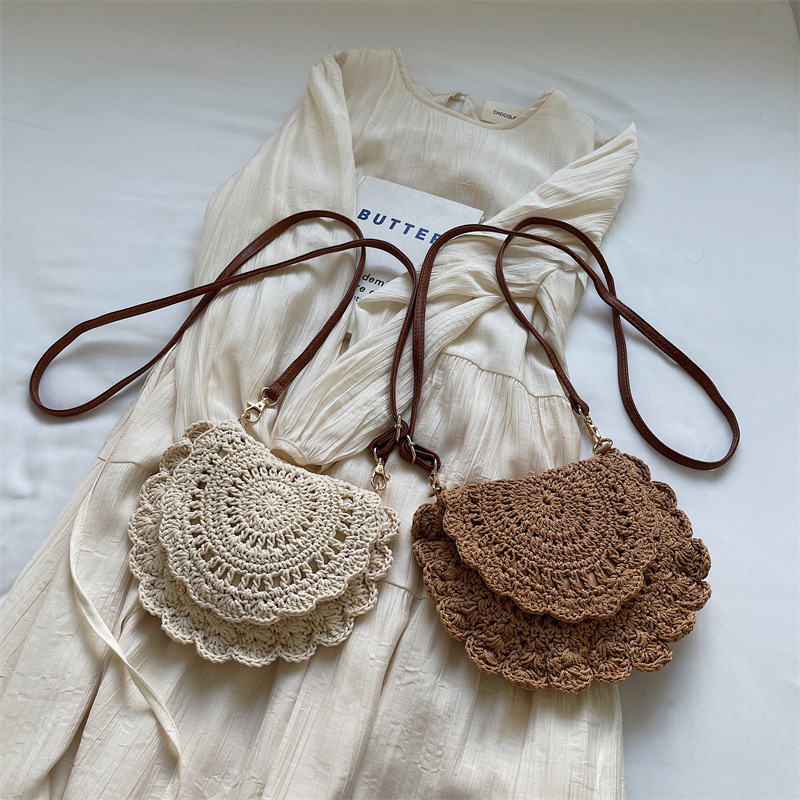 New lace round crossbody cotton with hollowed out single shoulder grass woven beach bag, cute and versatile women's bag