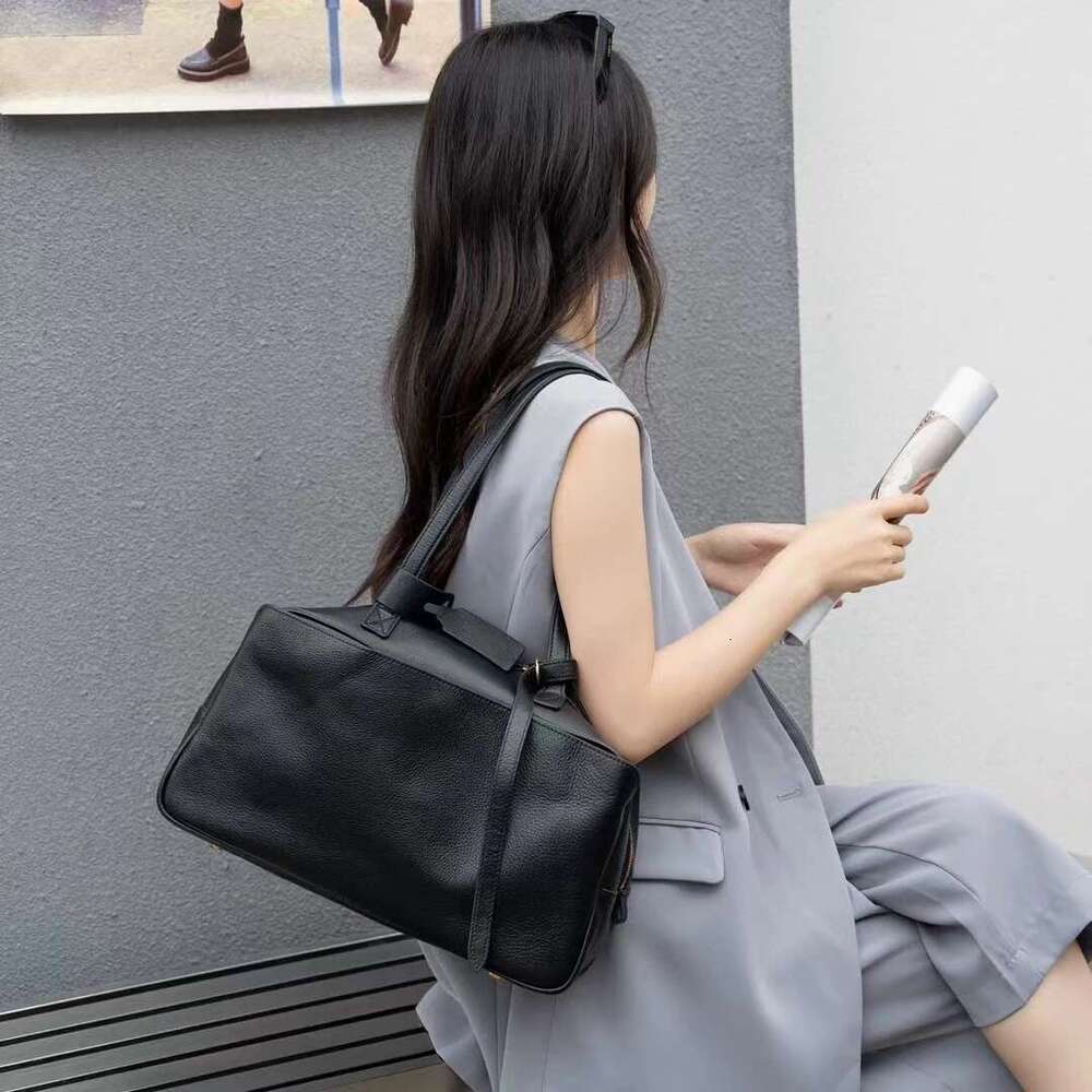 Genuine Leather Handbag Underarm Woman Soft Leisure Fashion Top Layer Cowhide Bowling Pillow Bag High-Capacity Commute