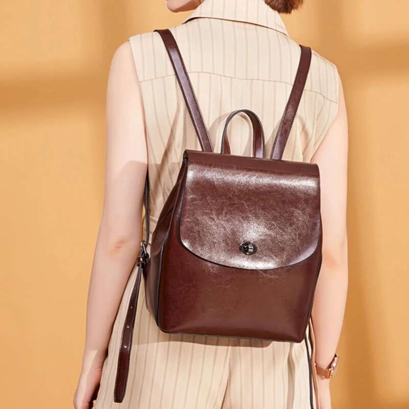 Designer Bag 2025 Women Backpack Daypack Genuine Leather Student Book Bag Fashion Vintage Casual Female Girls Oil Wax Cowhide Rucksack Backpacks Luxur