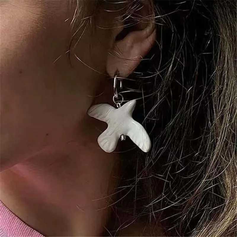 Fashion Metal Geometric Round Ear Hoop White Peace Dove Earrings For Women European American Style Personality Jewelry Gift Y250510