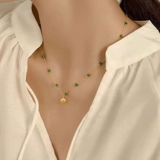 Fashionable women's jewelry gold-plated fashionable stainless steel shell pendant necklace