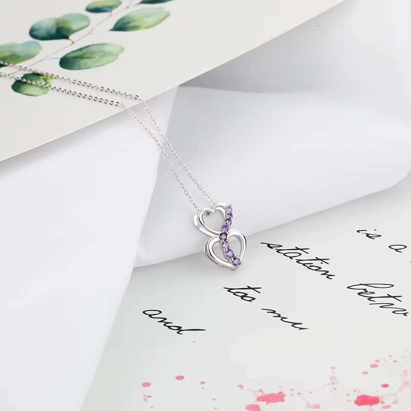 Exquisite and fashionable necklace, high-quality for women, heart-shaped charm necklace