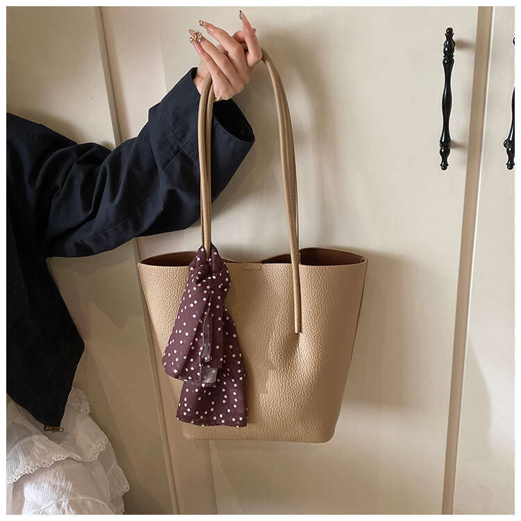 Large capacity tote bag for women in the spring of 2025, trendy and simple one shoulder underarm bag, popular among internet celebrities