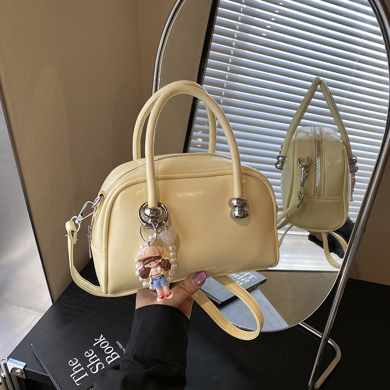 High end niche design small square for women 2025 summer new fashion handbag commuting simple shoulder bag
