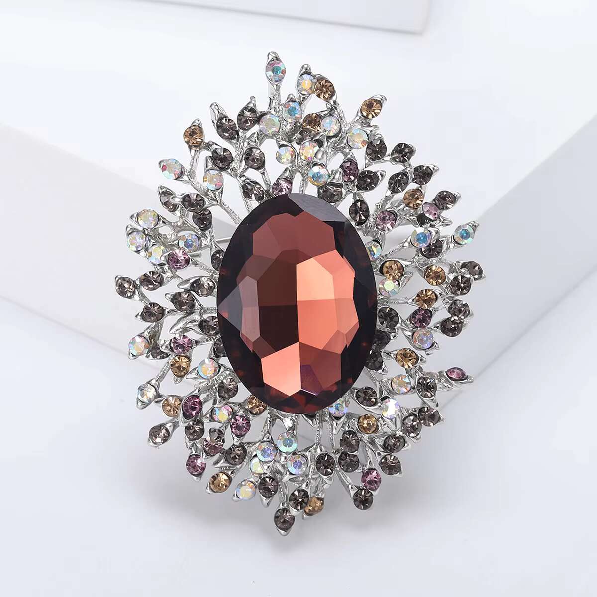 Hot Sale Fashion Diamond Rhinestone Flower Brooches for Women Large Round Classic Brooch Pin Vintage Elegant Accessory