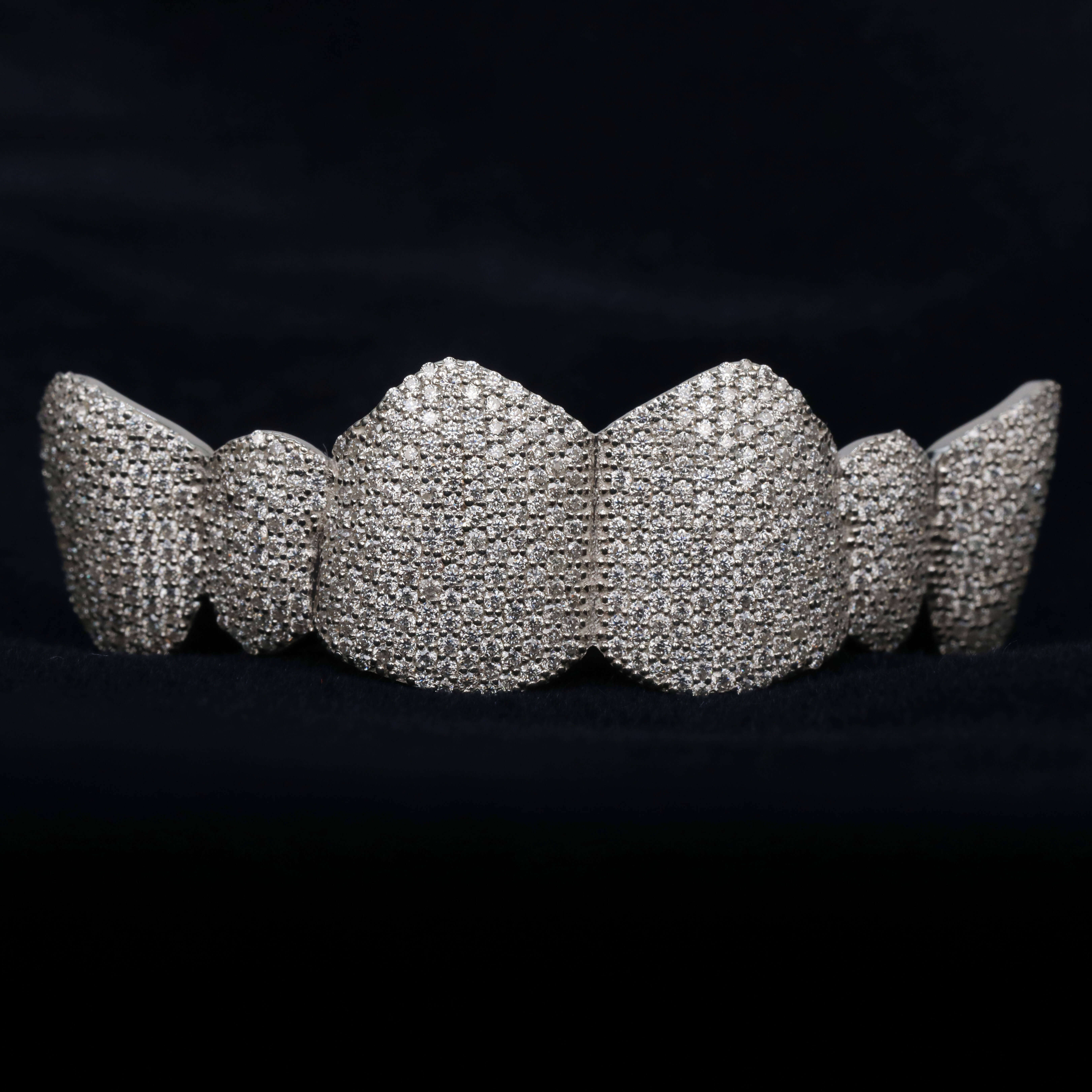 16 Teeth Sparkly and Shiny Dental Jewelry Full Iced Out Top Bottom Moissanite Diamond Customize Color Teeth for Men Women Gift