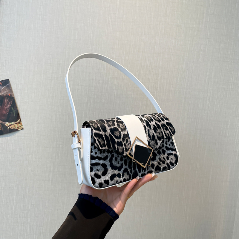 High Quality New Free Designer Bag Korean Version Fashionable Niche Single Shoulder Sloping Body 2025 New Fashionable Leopard Print Underarm Small Squ