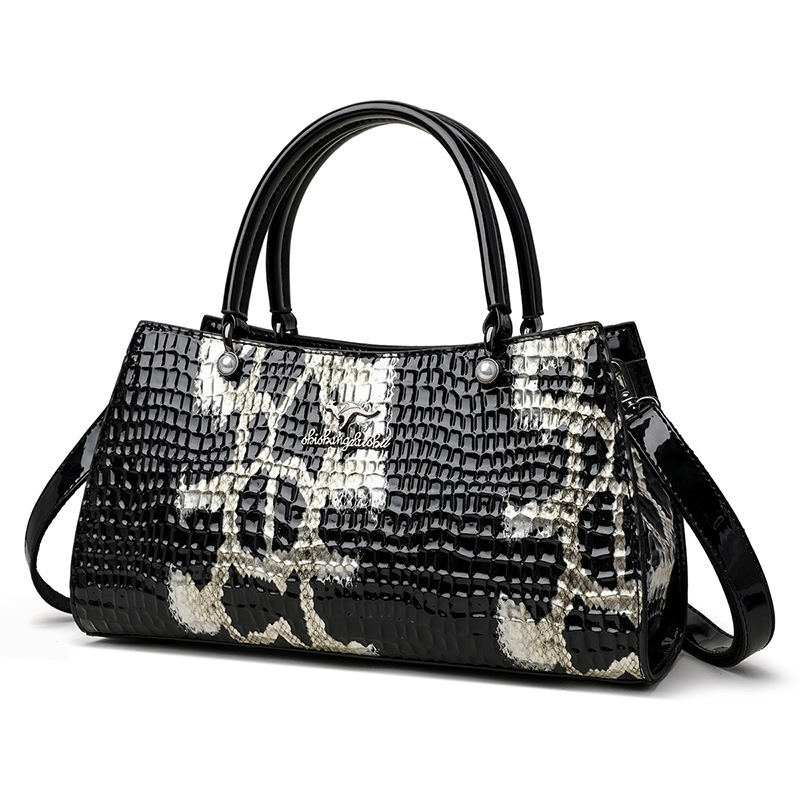 Designer Pack Snake Pattern Handbag Middle Aged Women S New Large Capacity Mom S Bag Versatile One Shoulder Crossbody Bag Free Shipping