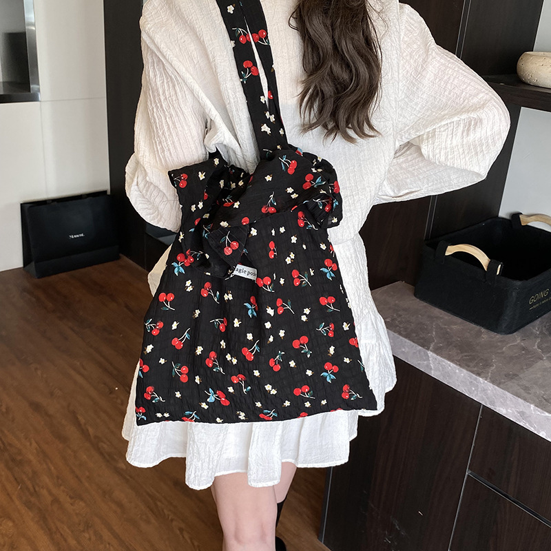 Spring summer new mesh cherry floral large capacity shoulder fairy wind and snow spinning lotus leaf edge hand-held tote bag