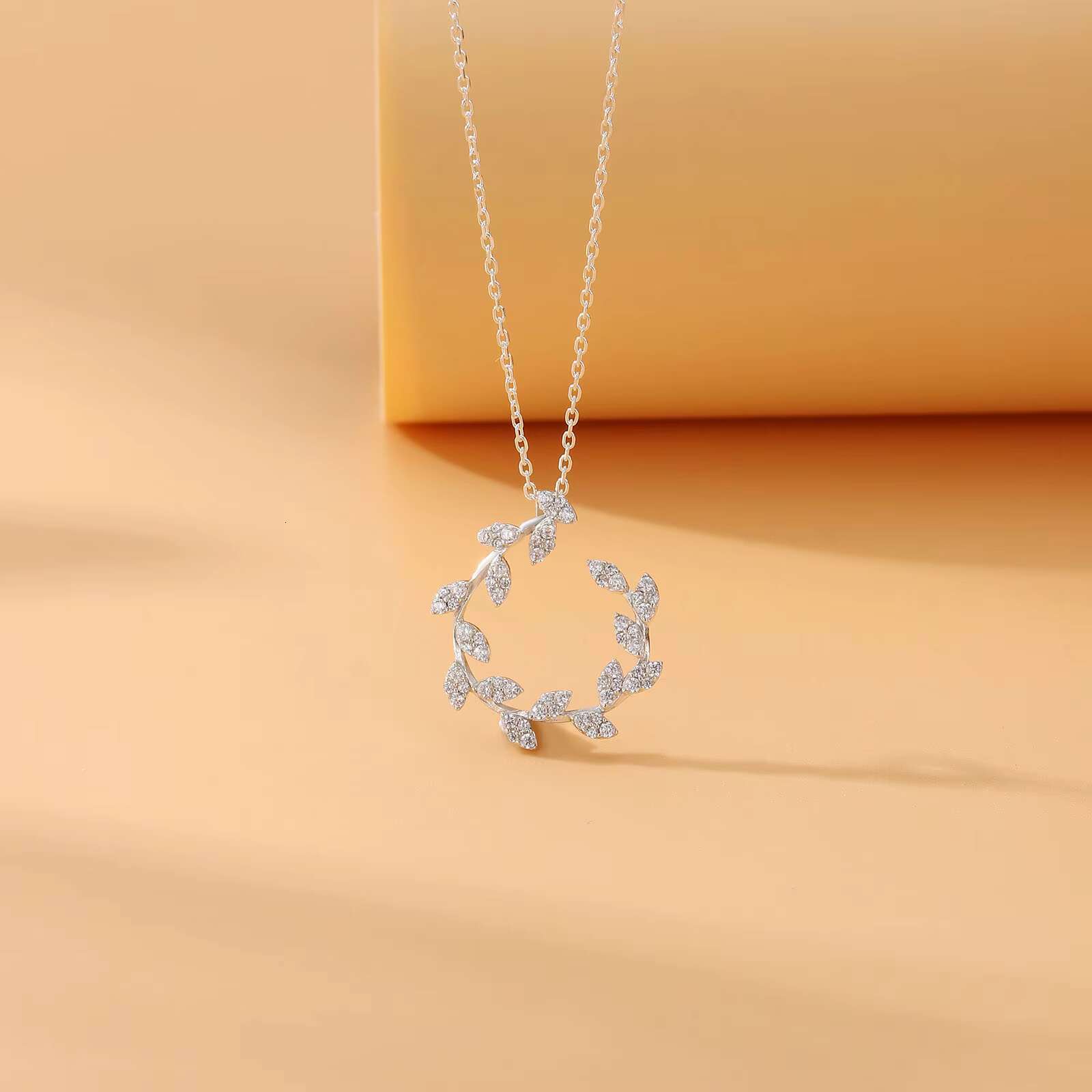 Fashion accessory S pure sier popular leaf white zircon collarbone chain pendant necklace