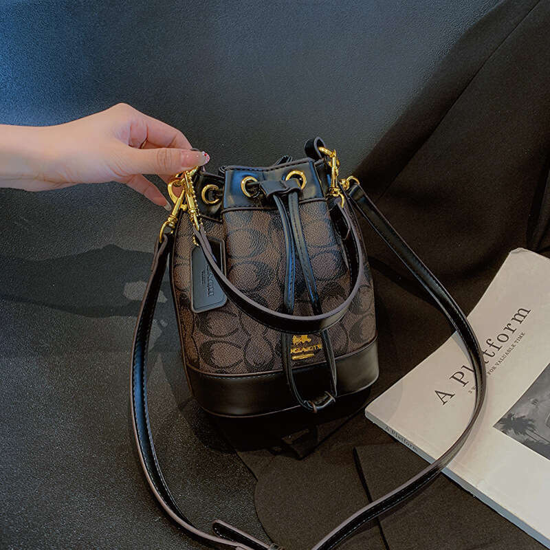 Women's 202 Autumn/Winter 4 New Fashionable Drawstring Bucket Versatile Western Style Single Shoulder Handheld Crossbody Bag