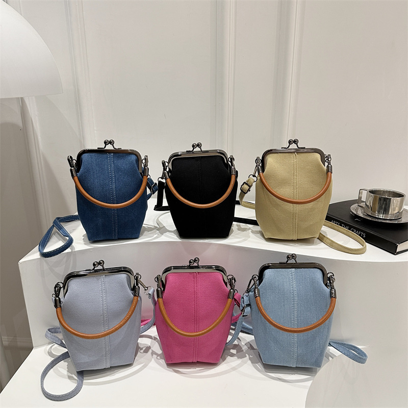 Korean style hand-held small square women's 2025 summer new item niche light luxury shoulder internet famous trendy crossbody bag