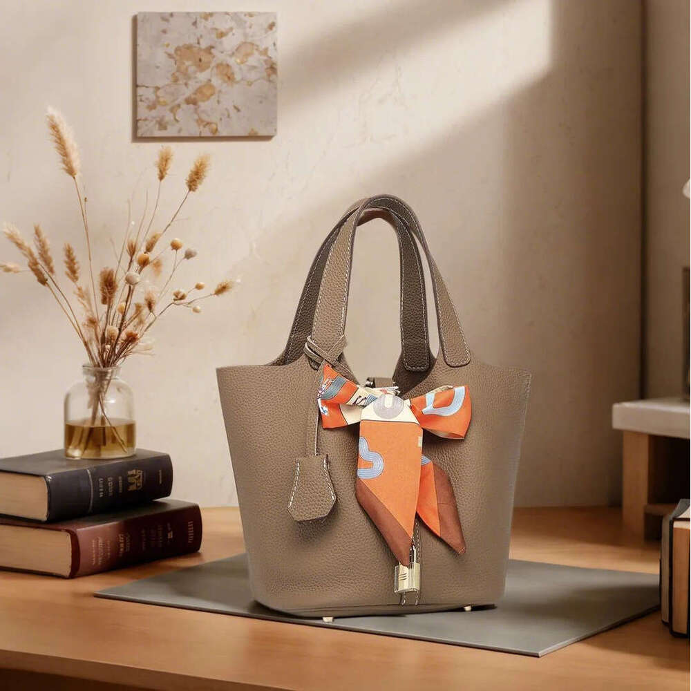 New water bucket, vegetable basket, women's leather top layer, hand-held mommy bride's wedding bag, high-end silk scarf