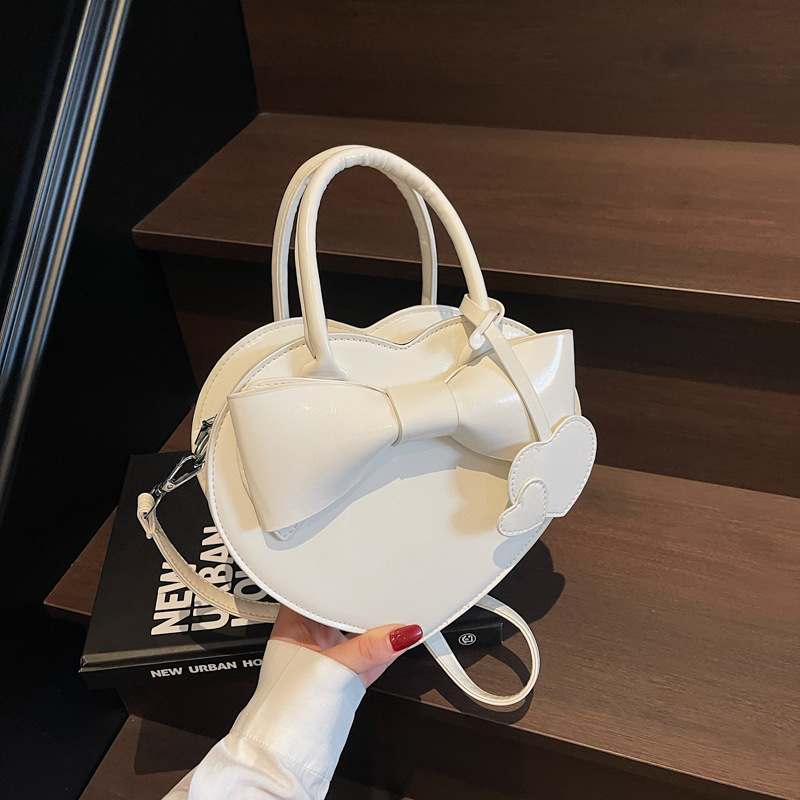 Women's bag 2025 new fashionable heart-shaped small simple and elegant single shoulder crossbody bag, handbag
