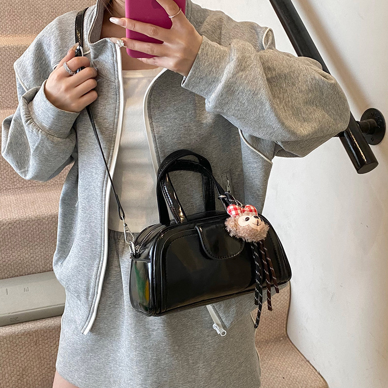 Korean version 2025 new large capacity underarm women's fashion versatile shoulder bag, casual hand-held pillow bag