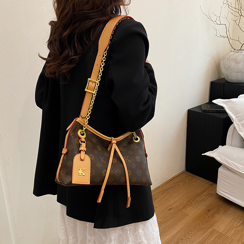 2025 Designer Vintage Floral Print Shoulder Bag -Luxury Chain Strap Crossbody Purse for Women, Spacious Commuter Tote with Premium Texture Free Shippi