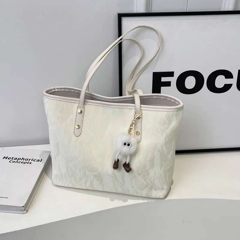Women's High-Sense-Of- Handbag With Spacious Capacity. Fashion-Forward Single-Shoulder Bag, Universally Matchable Tote