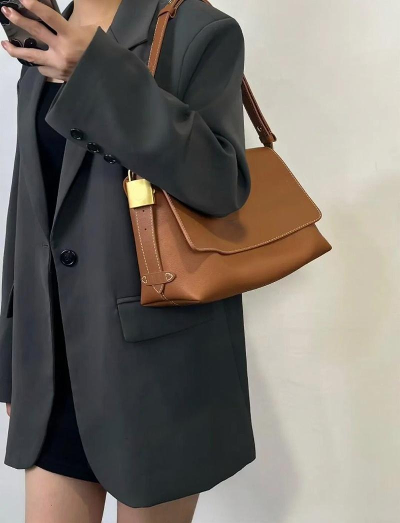 2025 Mirror Soft Calfskin Key Messenger Flap Bags Womens Wide Strap Crossbody Shoulder Bag with Small Pouch 100% Real Leather Underarm Handbags Purse 