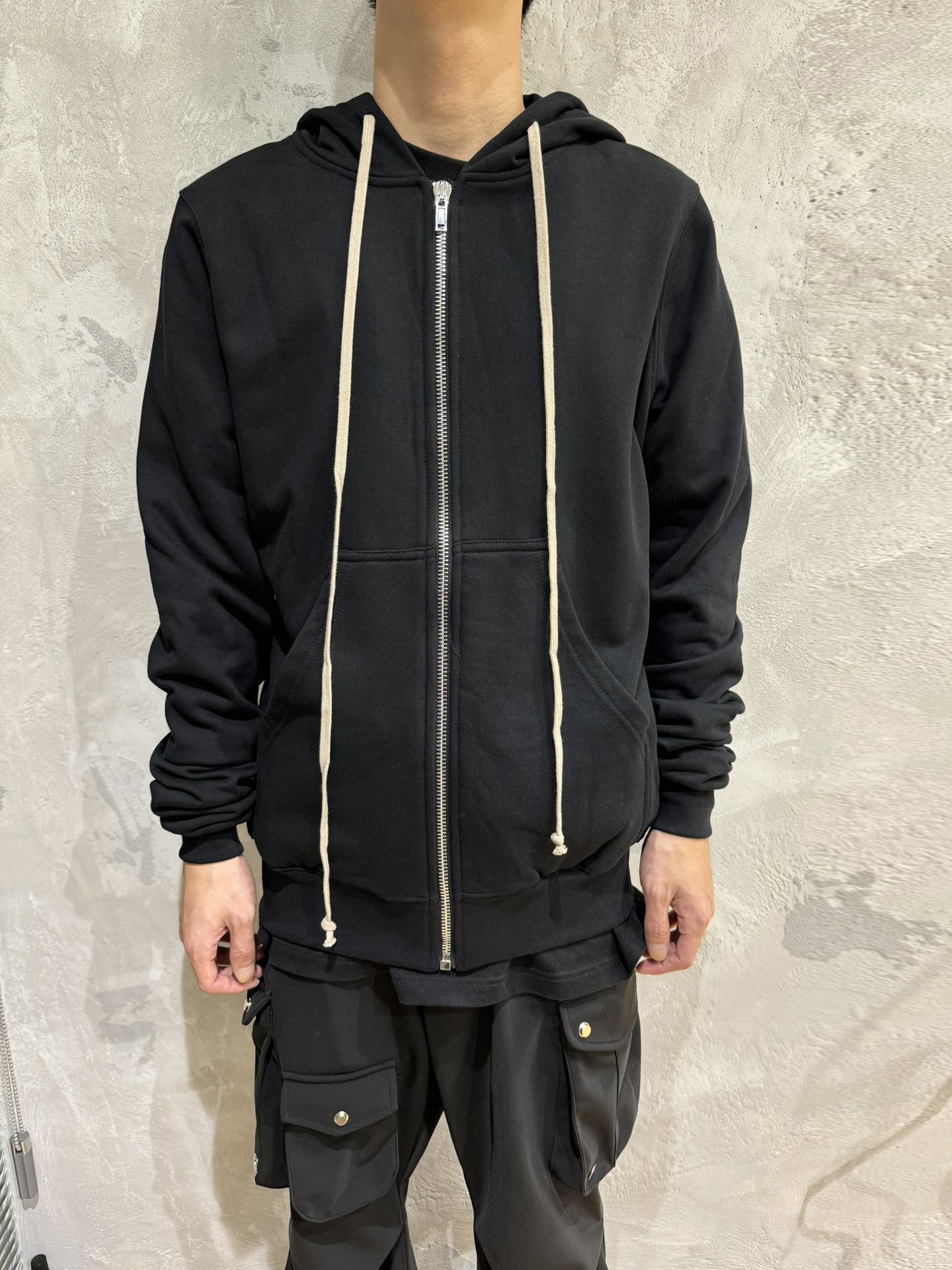 Men's Hoodies Classic black zip-up hoodie with long sleeves for men