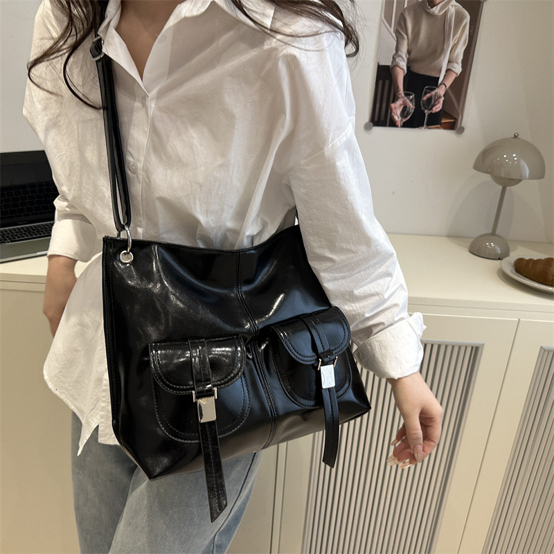 Korean version niche hand-held tote women's 2025 summer new large capacity shoulder premium sense crossbody bag