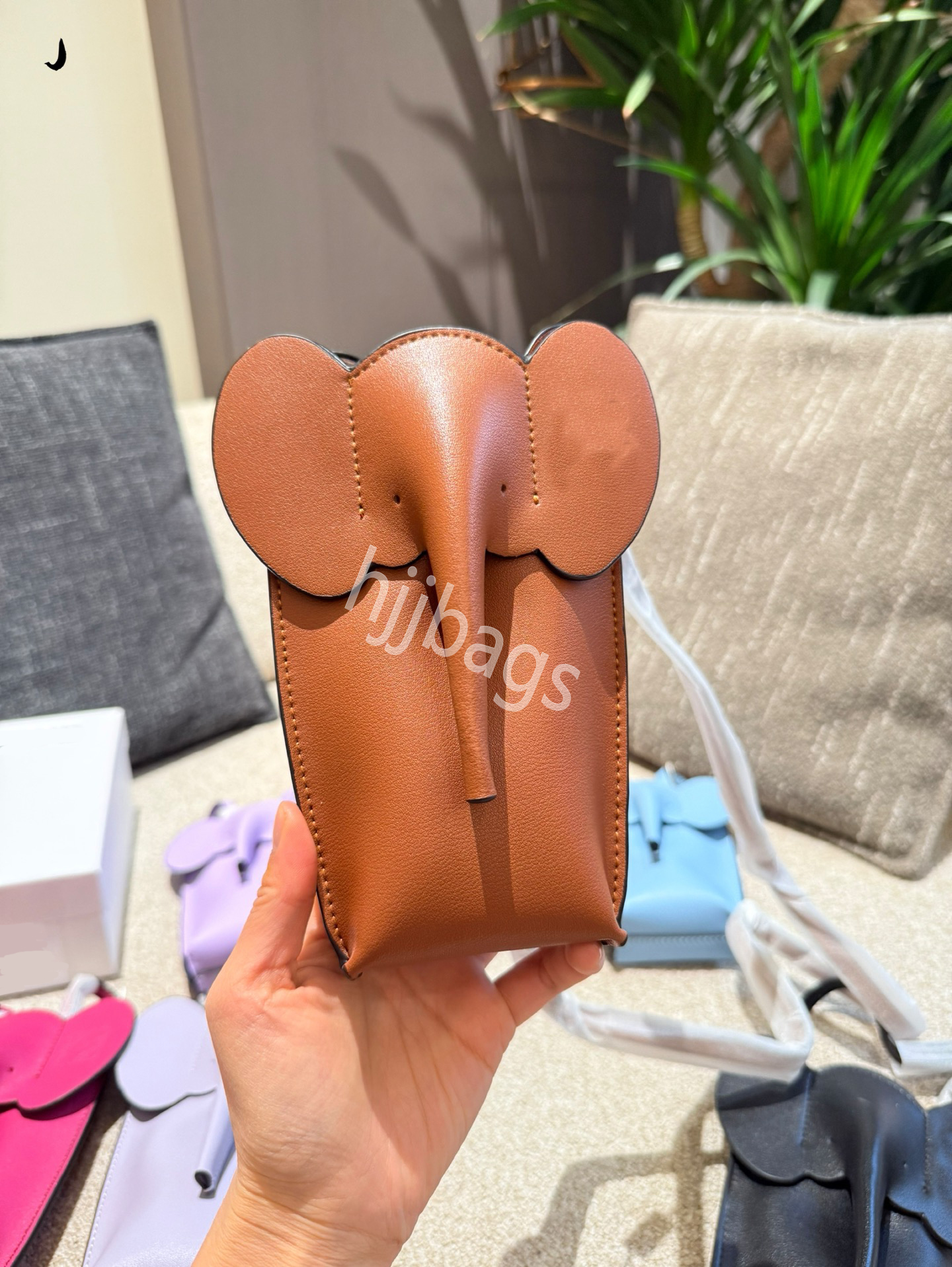 Cowhide leather designer shoulder bag Summer Fashion Mini Bag A niche crossbody bag elephant phone bags Versatile and innovative purse Little elephant wallet