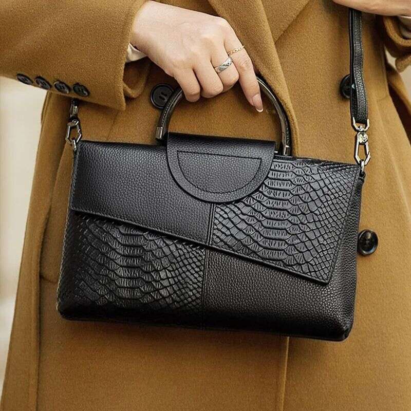 New trendy and high-end fashion exquisite small bag, niche women's large capacity crossbody bag