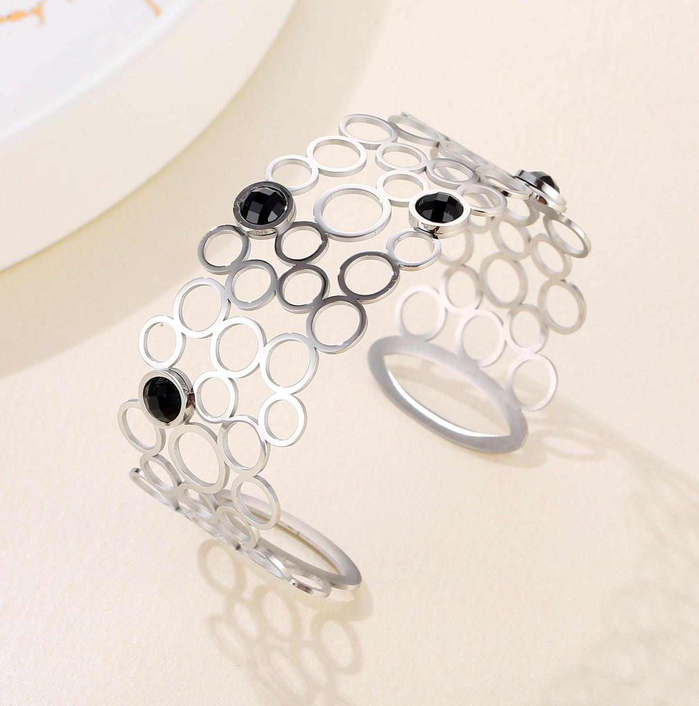 Elegant 18K Gold-Plated Hollow Cuff Bracelet, Retro and Fashionable Design, Unique Statement Piece for Women