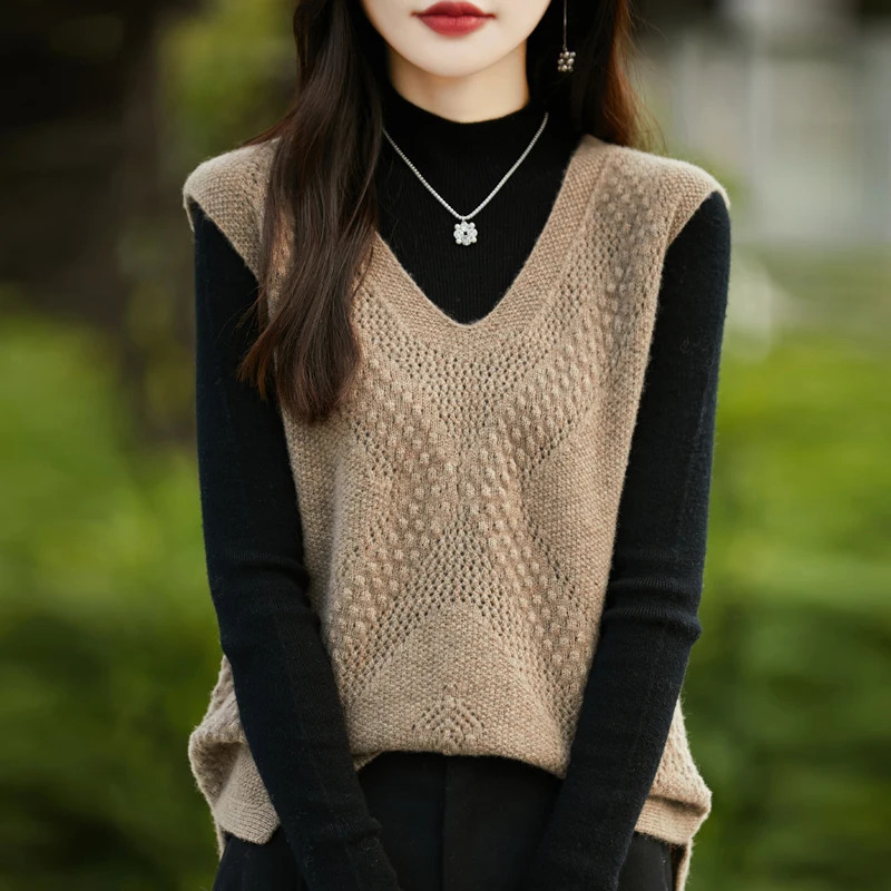 2024 Autumn And Winter Vneck Vest Womens Hollow Sexy Loose Knit Sweater Fashionable Versatile Tshirt NJR459 250506