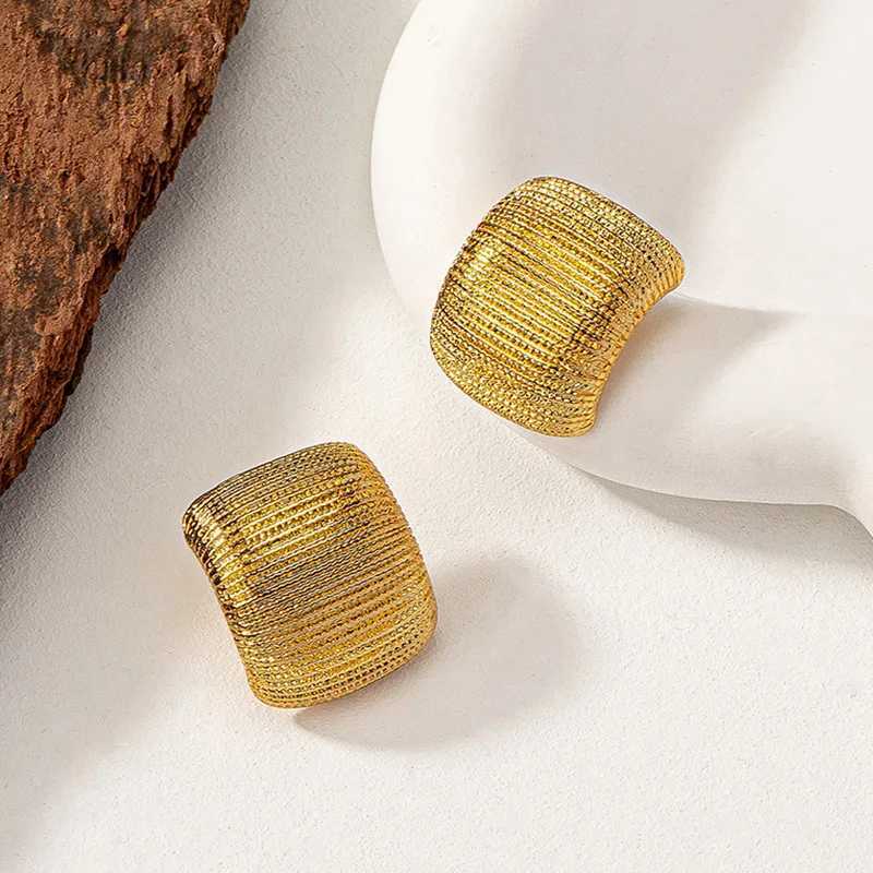 Geometric Vintage Exquisite Stud Earrings Jewelry Trend Fashion Women Gold Color Temperament Simplicity Party Gifts RG0064 Y250510