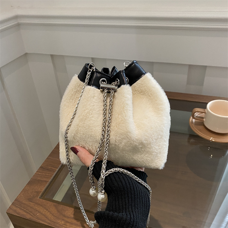 Designer Bag Luxury Bag Free Delivery Designer Bag Niche Fashion Winter For Women 2025 New Personalized Trendy Bucket Beautiful Crossbody Casual Bag
