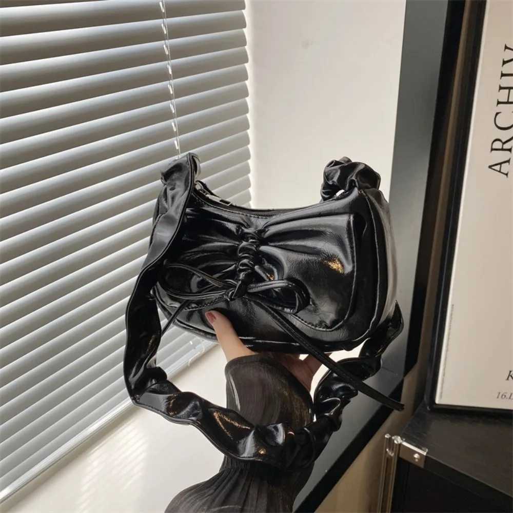 Fashion Handbag Und… - image