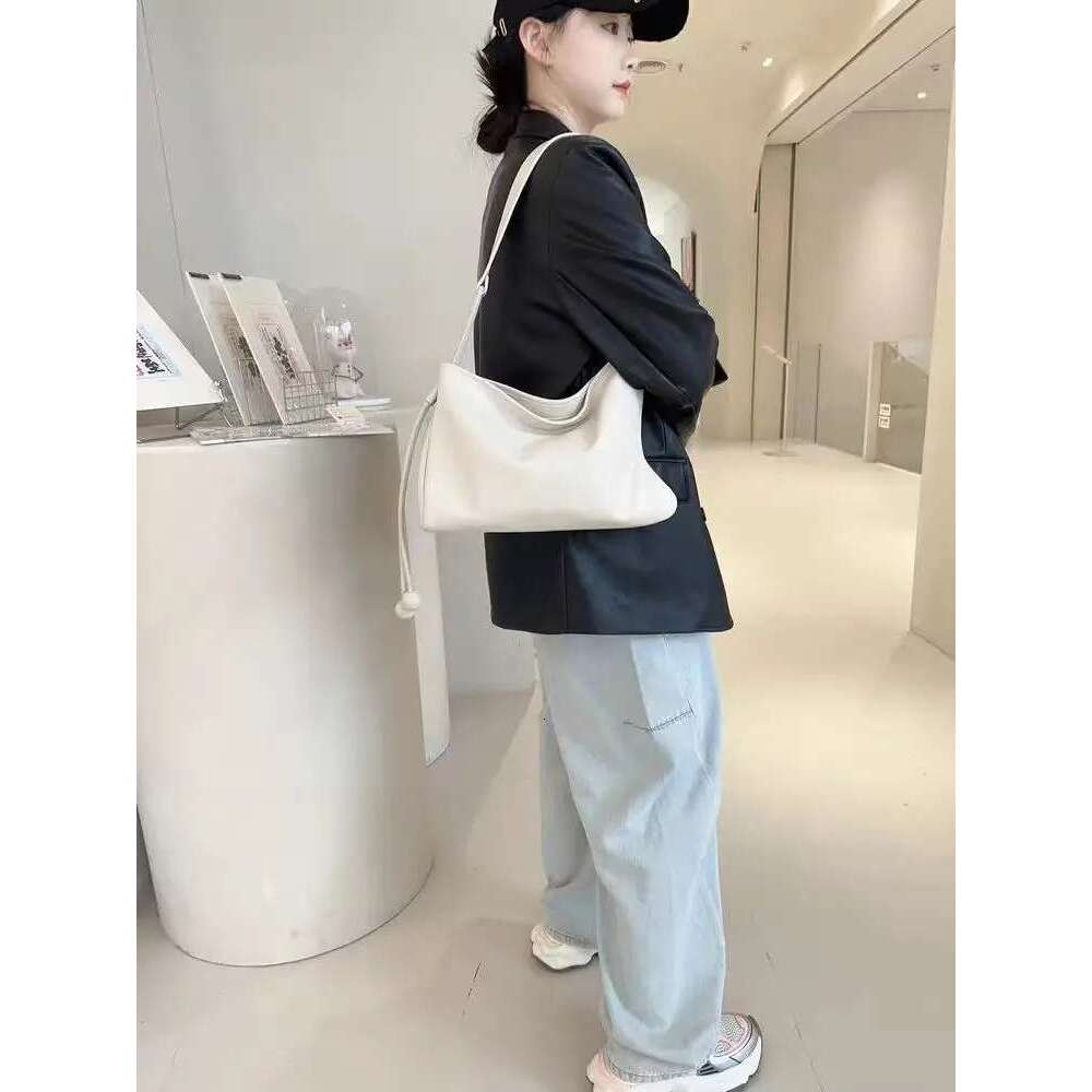 Sheepskin armpit for women's European station 2025 new simple and casual shoulder bag, soft leather crossbody bag trend