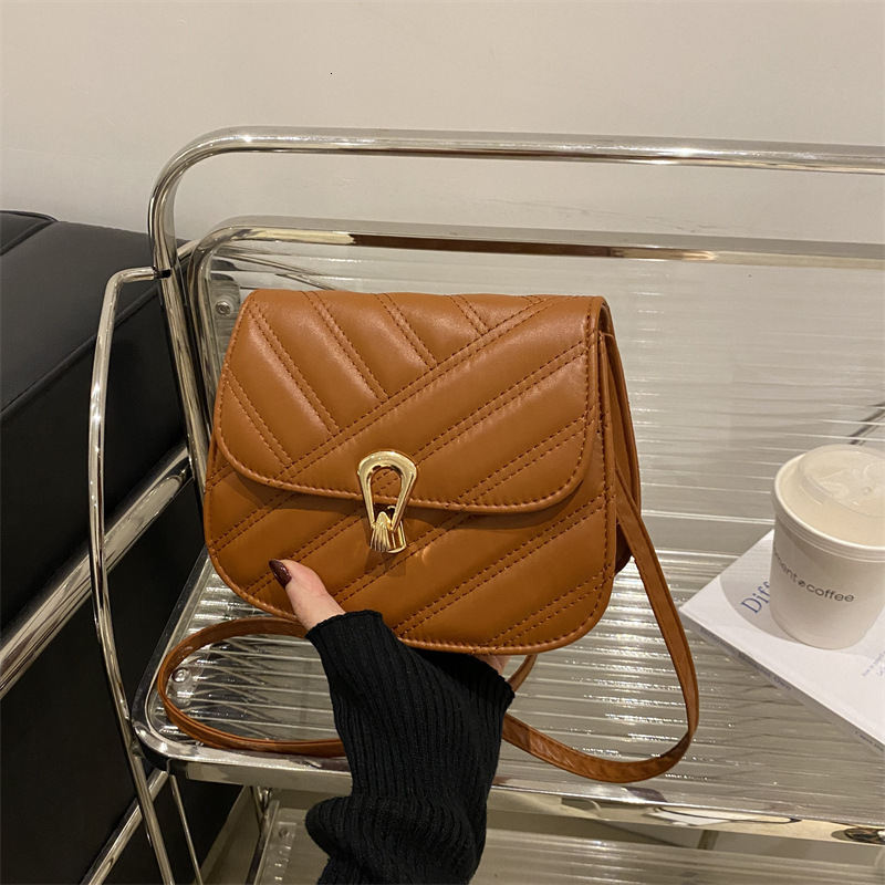 Free Delivery Designer Bag 2025 Women's Small Square Fashion Embroidery Thread Trendy Shoulder Hardware Lock Chain Crossbody Saddle Bag Luxury Ba