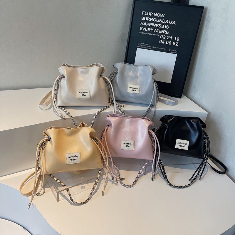 Korean Fashion Handheld Bucket Women's 2025 Summer New Light Luxury Western Style Shoulder Casual Crossbody Bag