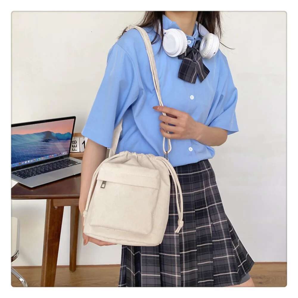 2024 New Women Middle Shoulder Korean Style Drawstring Bucket Casual Light Youth Crossbody Bag Whole Sale