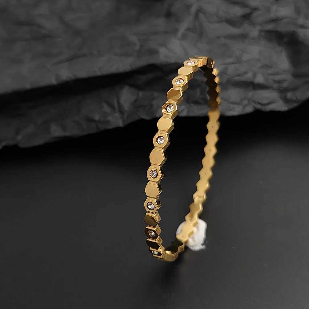 New Gold Plated Stainless Steel Honeycomb Zircon Hexagon Bracelet for Women Wedding Party JewelryXJ250513