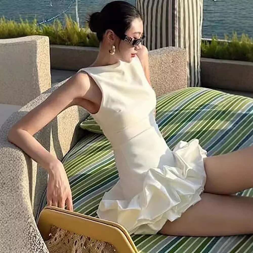 Fashion White Pleated Hem Mini Dress Women Elegant Round Neck Sleeveless Slim Fit Short Dresses Sexy Party Club Vestidos