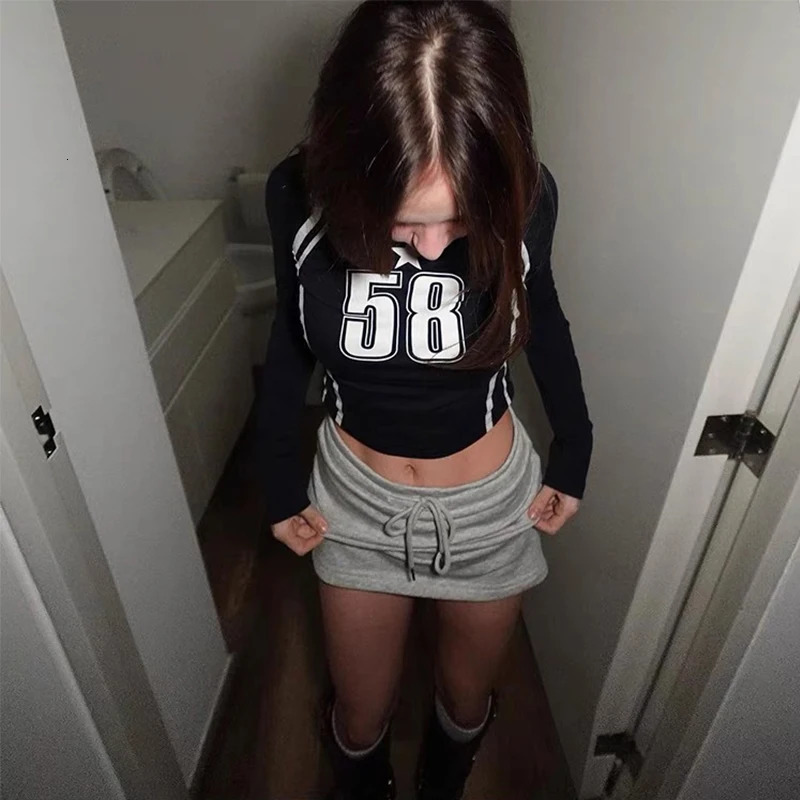Retro aesthetic pentagram letter cut top retro Tshirt womens long sleeved Harajuku fashion street Y2k clothing 250513