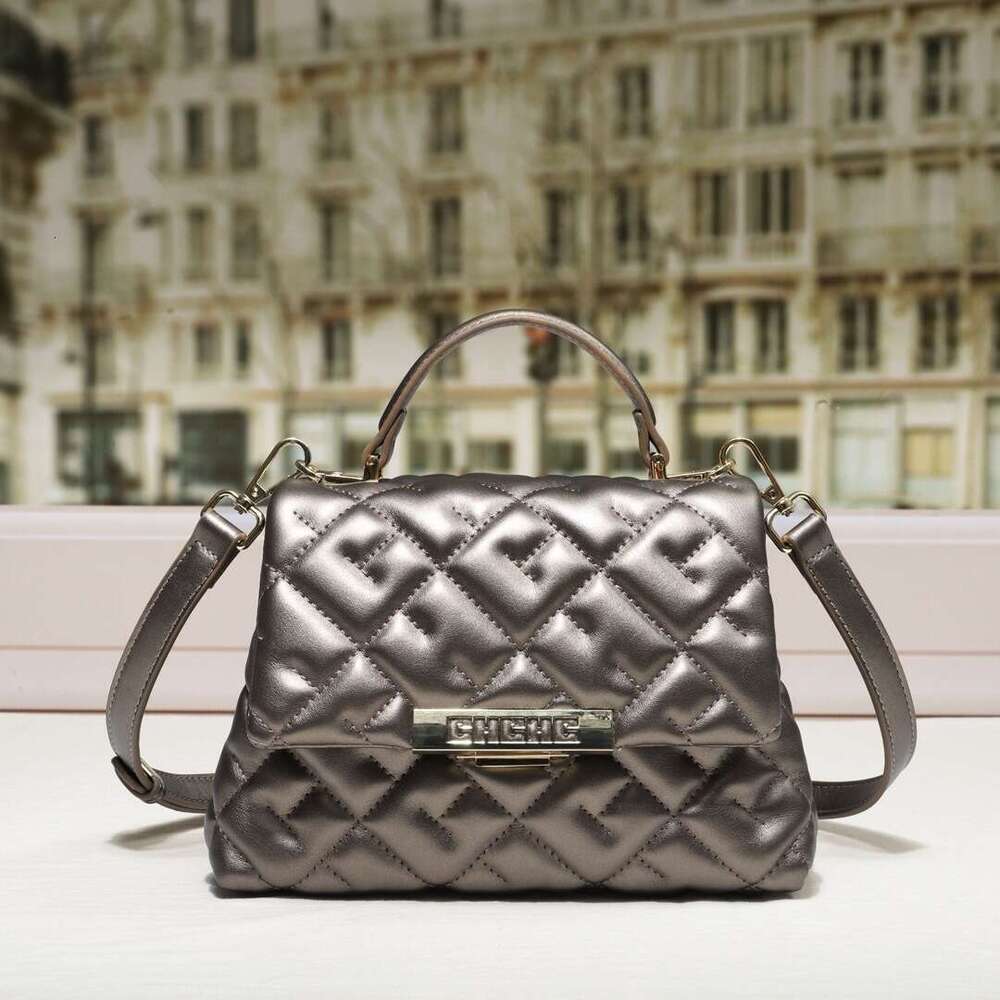 CHHC premium shoulder with real texture, fashionable and trendy handbag, versatile crossbody bag for daily commuting
